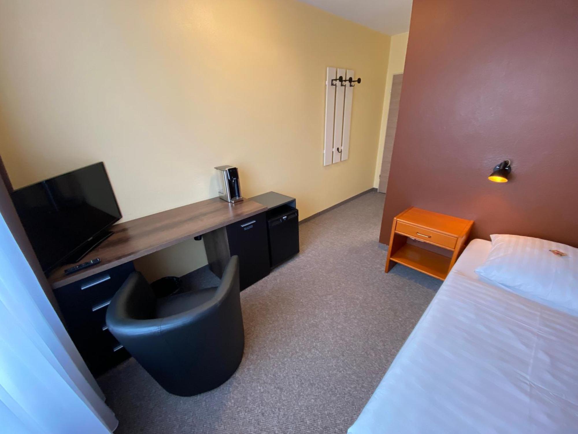 Adamidis Hotel Altenmedingen Экстерьер фото